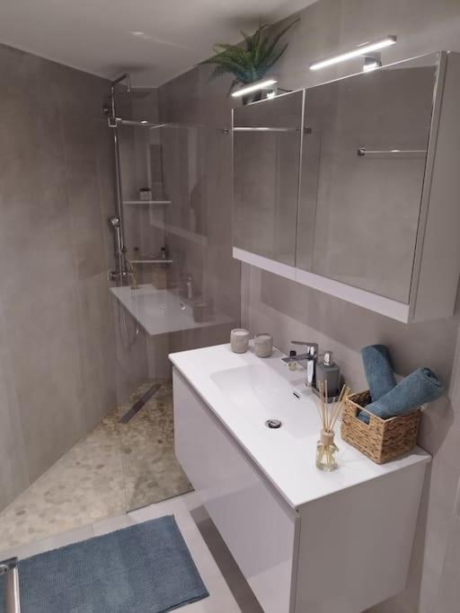 Floral Home 1 - Ground Floor Apt With Courtyard And Private Parking! Athen Eksteriør billede
