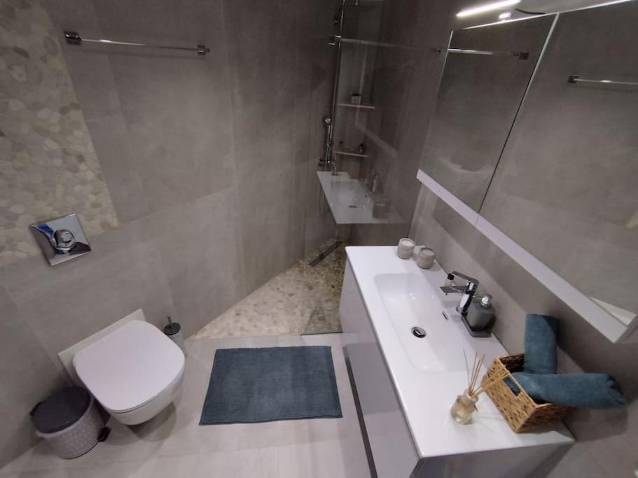 Floral Home 1 - Ground Floor Apt With Courtyard And Private Parking! Athen Eksteriør billede