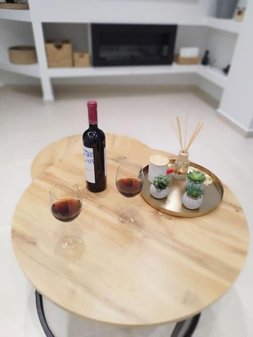 Floral Home 1 - Ground Floor Apt With Courtyard And Private Parking! Athen Eksteriør billede